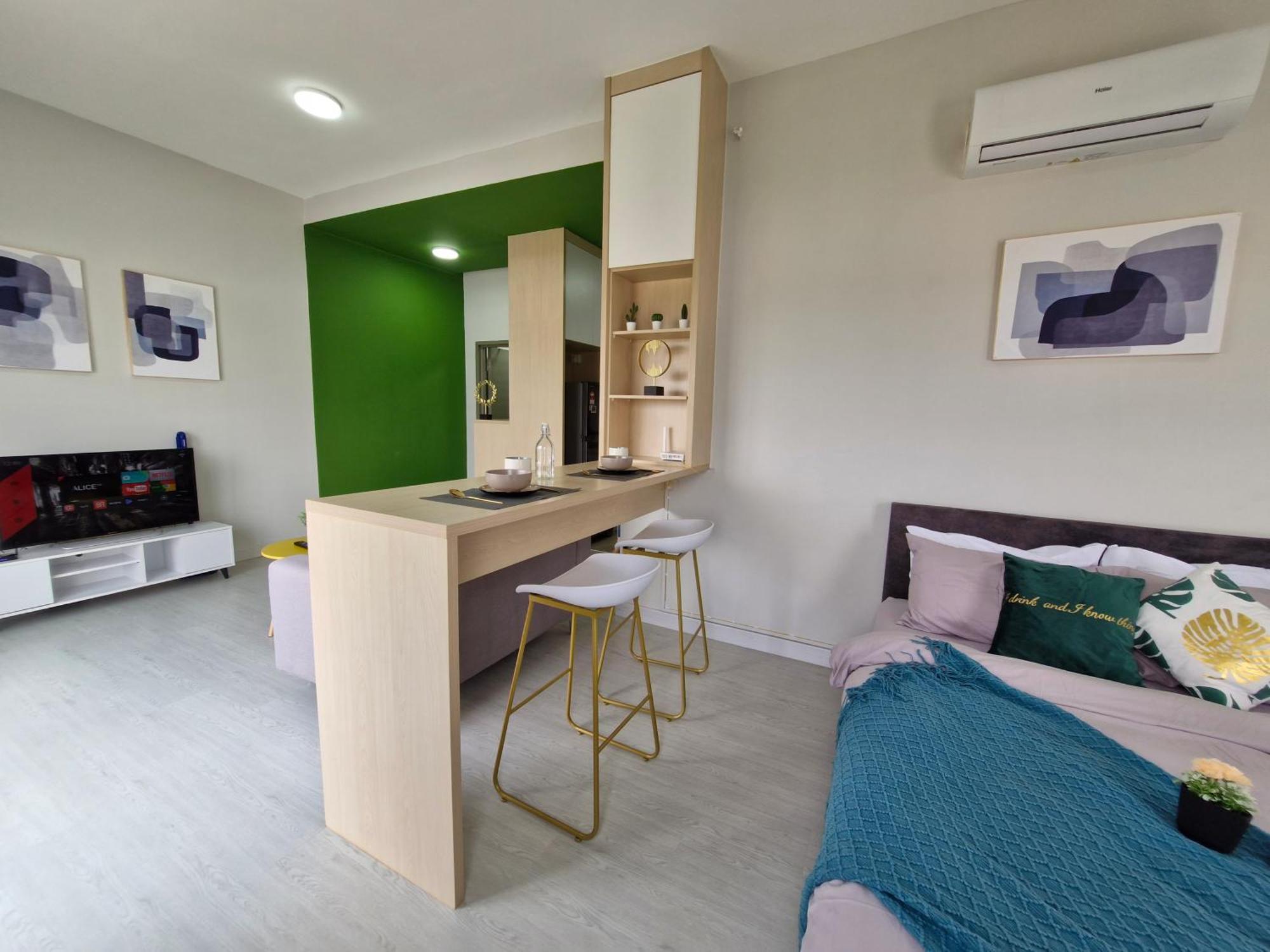 Taman Equine Comfy Studio#greenery View#4 Pax#aeon Mall Seri Kembangan